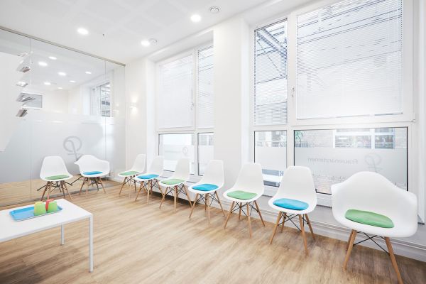 Das Wartezimmer unserer frauenärztlichen Praxis in Bad Schwartau